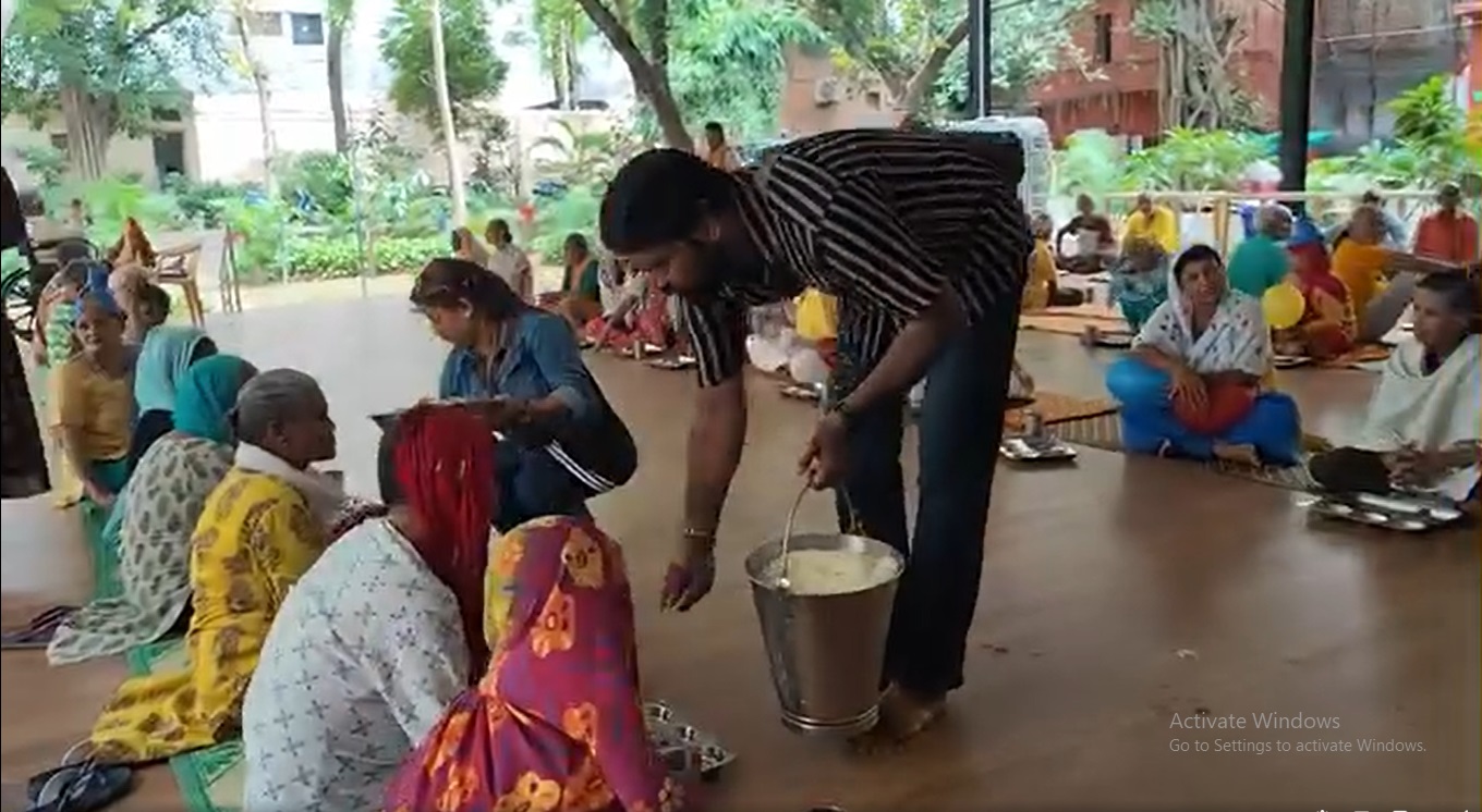 Food Distribution, Old age Home, Delhi